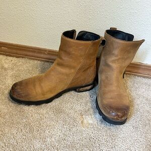 Sorel Women's Tan Leather Chelsea Boots